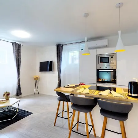Lct Gita In The Heart Of Apartman *